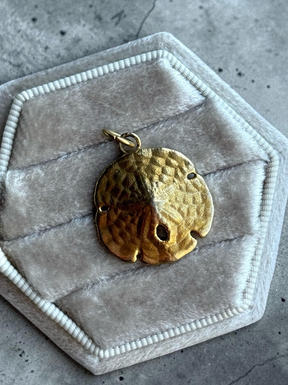 SOLID 14K GOLD SAND DOLLAR PENDANT
